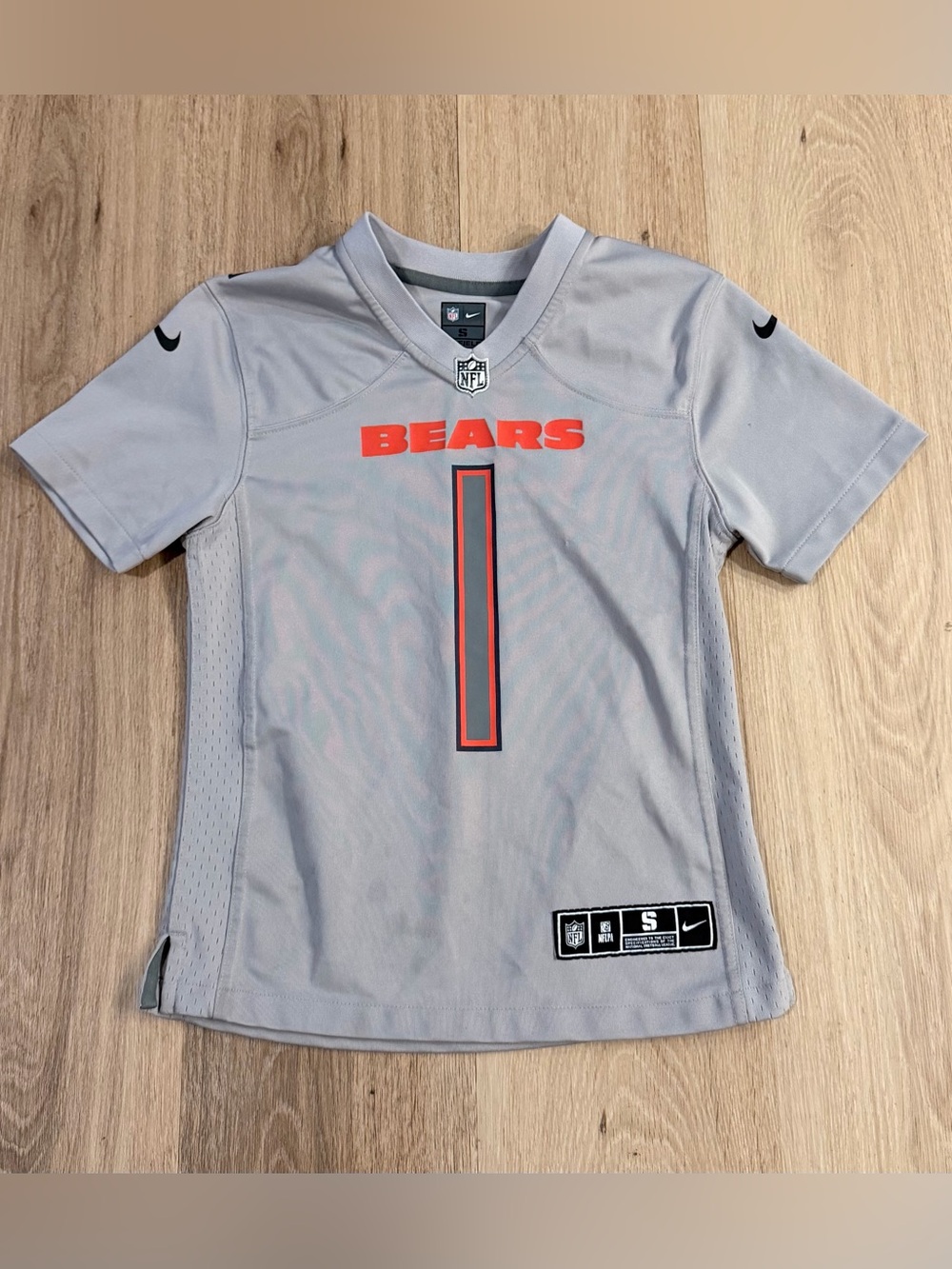 Nike NFL Gray Youth Justin Fields Chicago Bears Jersey size Small